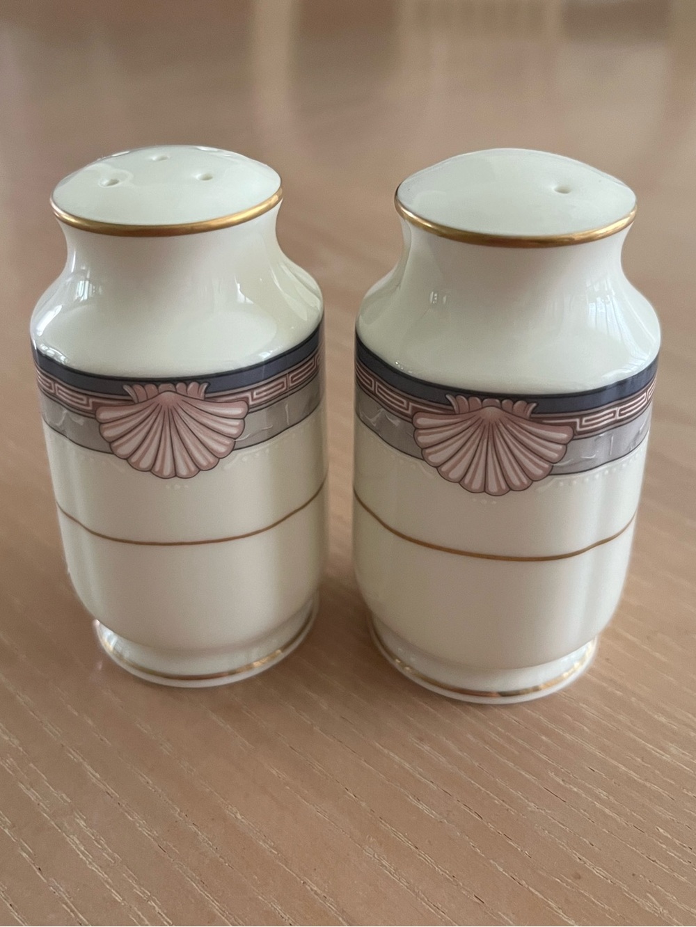 Noritake Stanford Court Bone China Salt and Pepper shaker set